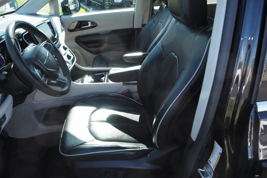 Used 2023 Black Chrysler Limited image 14