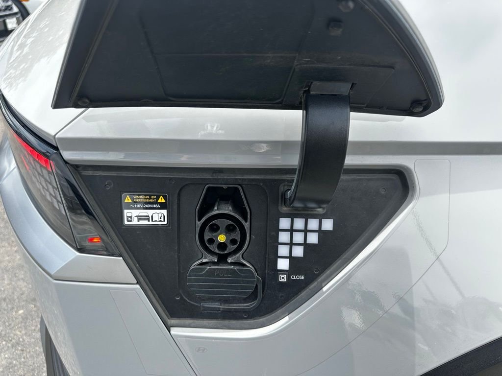 Used 2024 Gray Hyundai SEL image 15