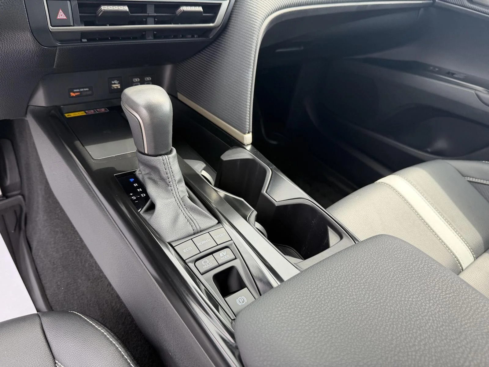 Used 2025 Underground Toyota SE image 17