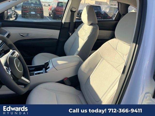New 2025 White Hyundai SE AWD image 18