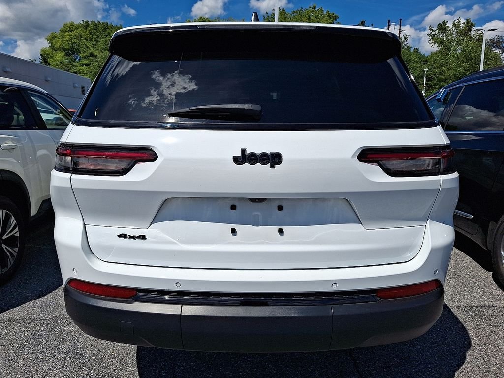Used 2023 White Jeep Altitude image 5
