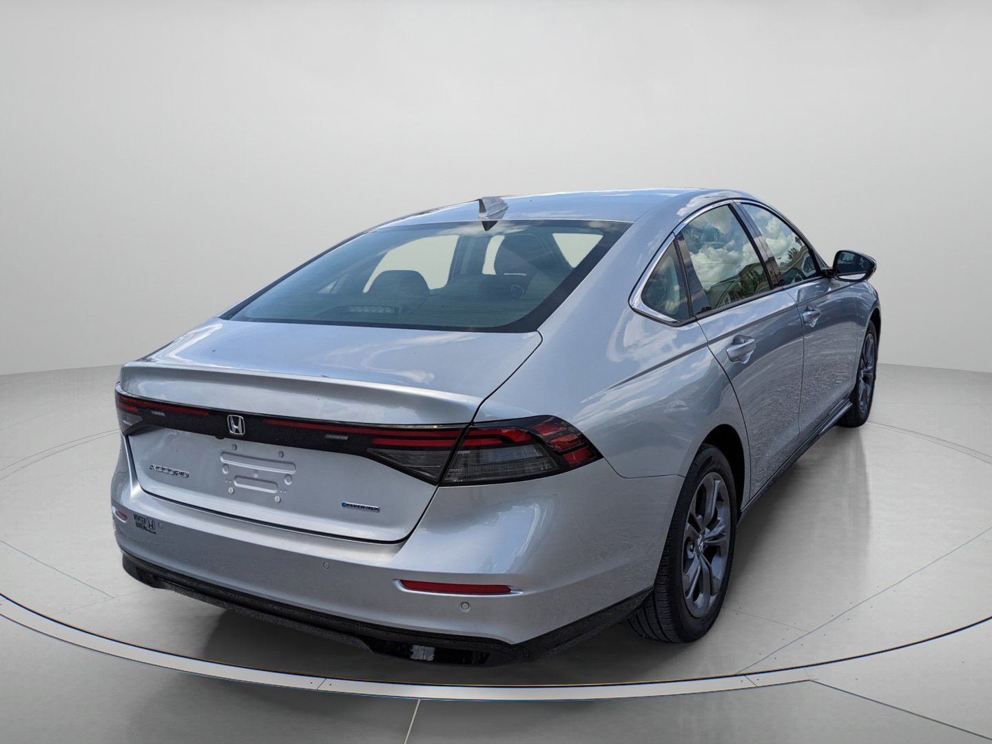 Used 2025 Solar Silver Metallic Honda EX-L image 6