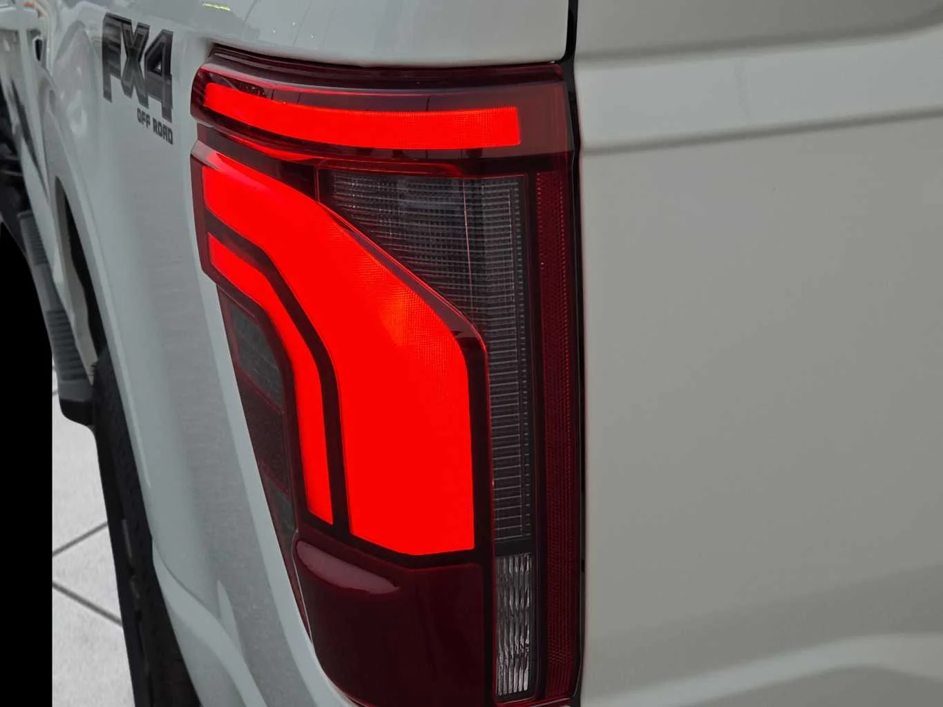 New 2026 Star White Metallic Tri-Coat Ford LARIAT image 16