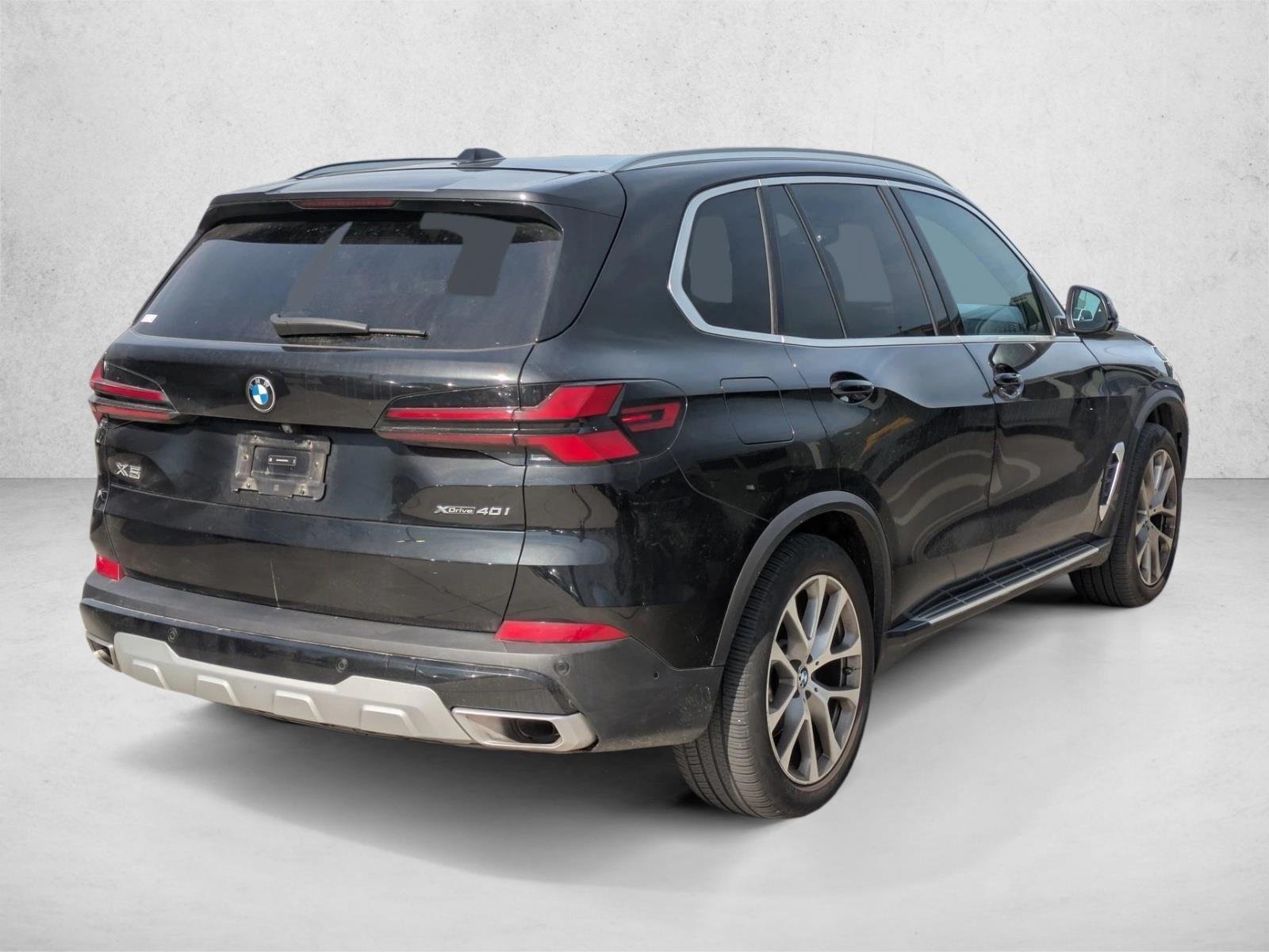 Used 2024 Black Sapphire Metallic BMW xDrive40i image 5