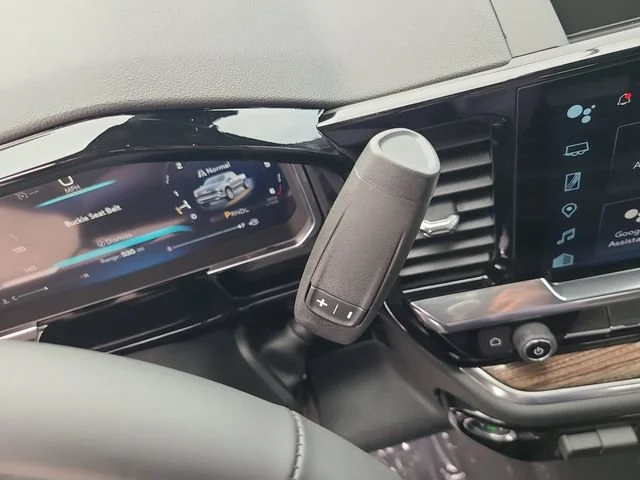 New 2026 Summit White Chevrolet RST image 30