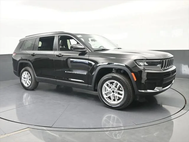 New 2026 Diamond Black Crystal Pearl-Coat Exterior Paint Jeep Laredo image 7