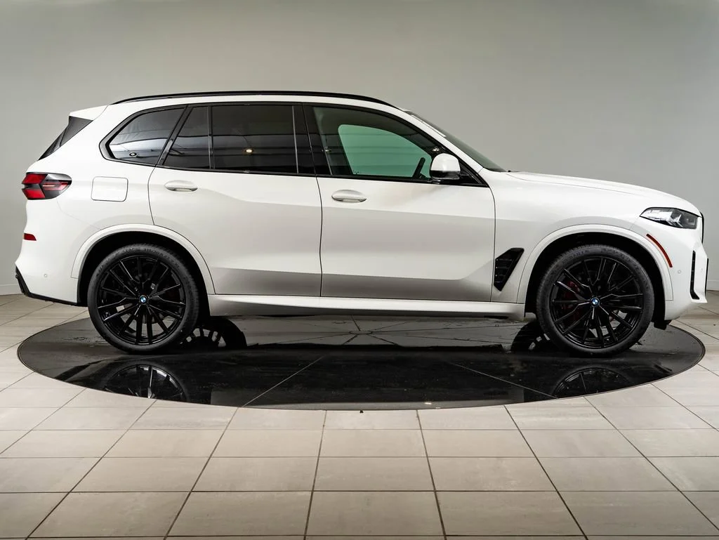 New 2026 Alpine White BMW xDrive40i image 11