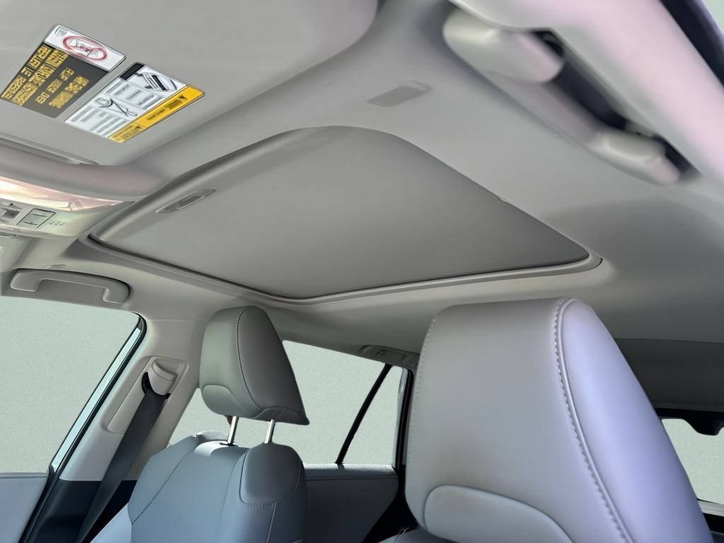 Used 2025 Wind Chill Pearl Toyota Limited image 22