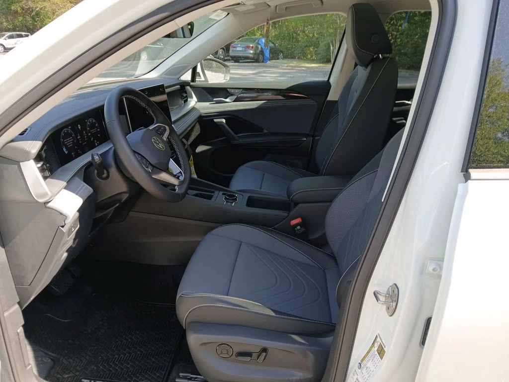 New 2026 White Volkswagen 2.0T SE image 9