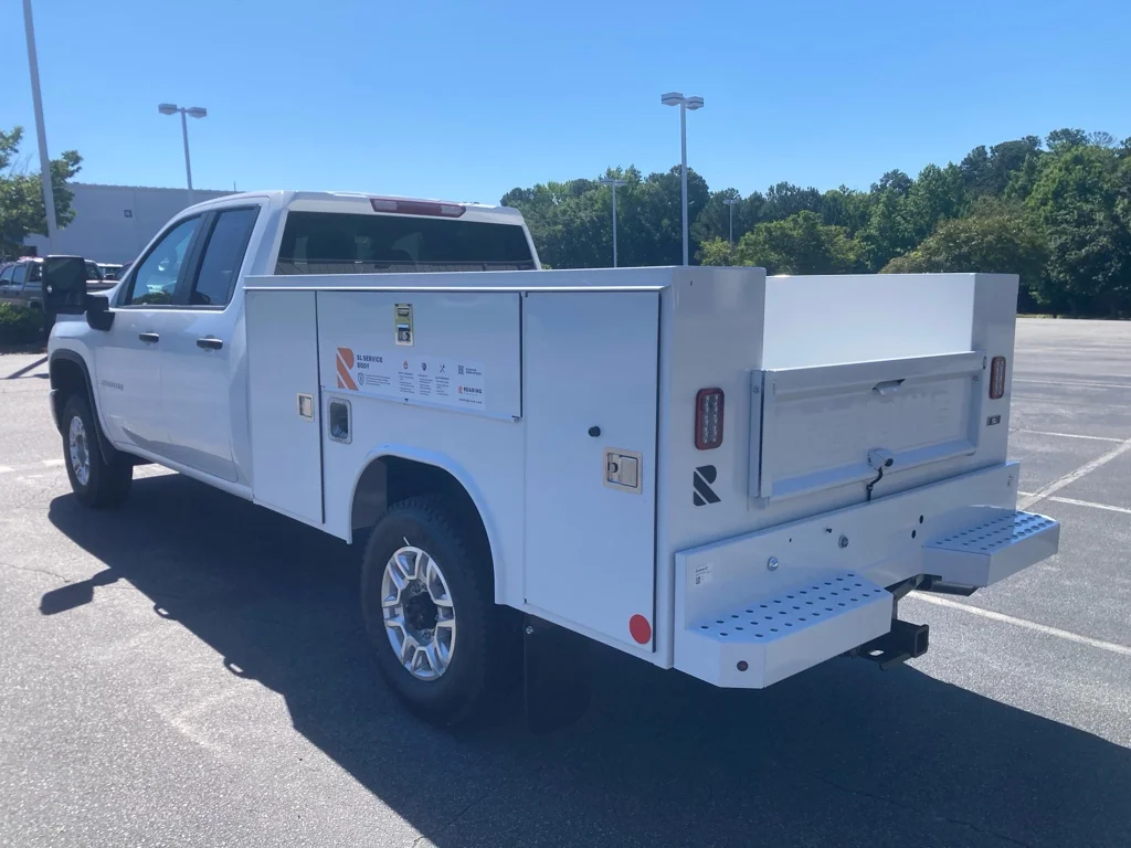 New 2026 Summit White Chevrolet WT image 4