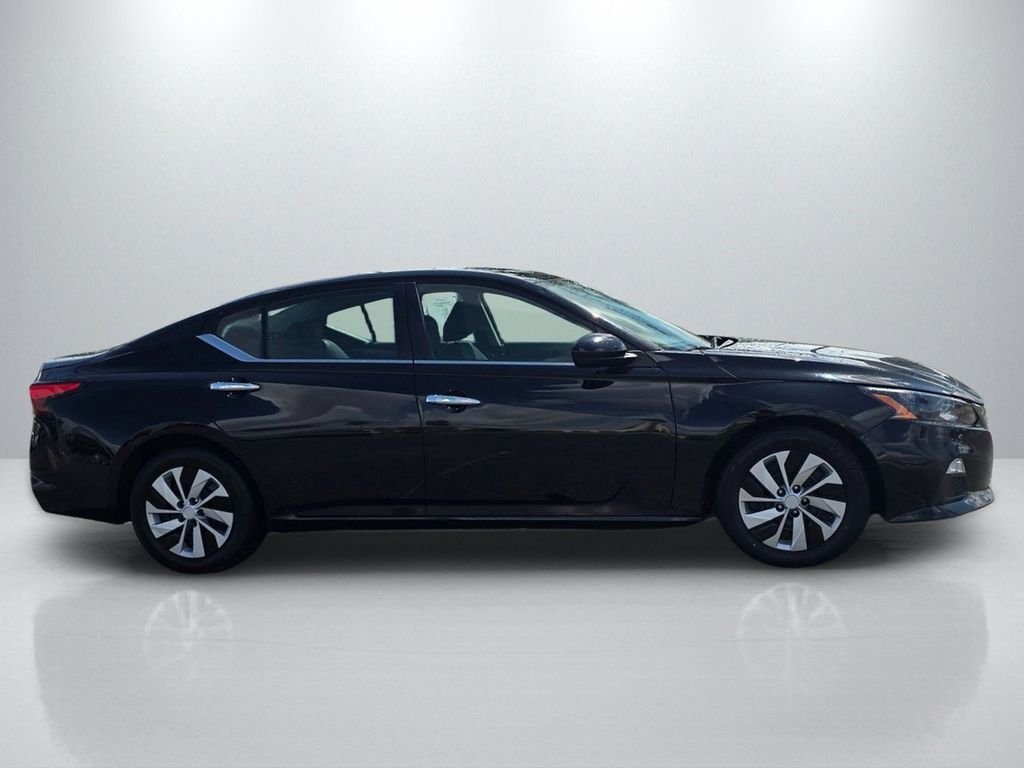 Used 2022 Black Nissan 2.5 S image 4
