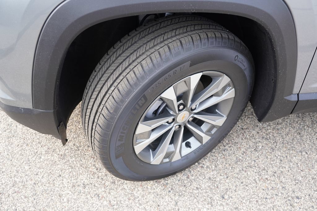 2027 Chevrolet Equinox LT - Photo 9