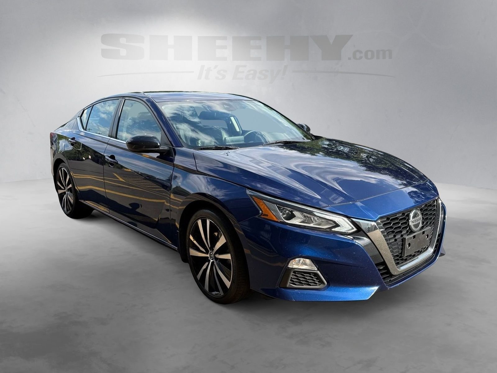Used 2022 Blue Nissan 2.5 SR image 2