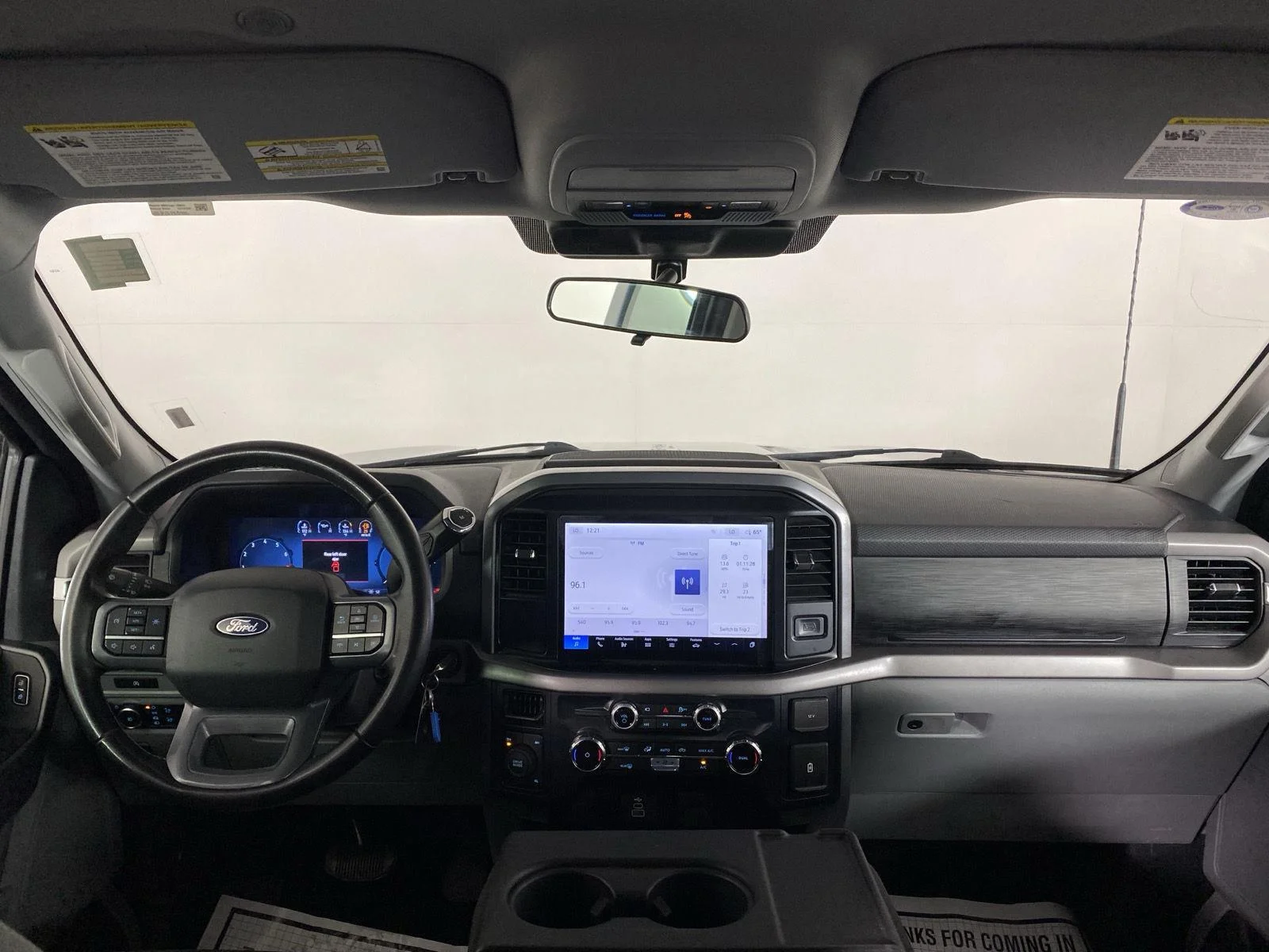 Used 2025 Iconic Silver Ford XLT image 9
