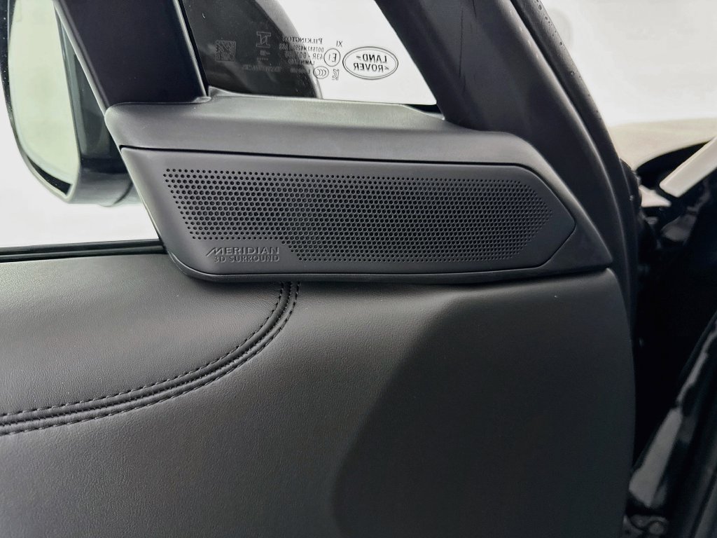 New 2027 Santorini Black Land Rover SE image 19