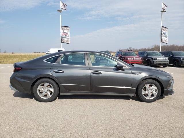 New 2026 Gray Hyundai SE image 4