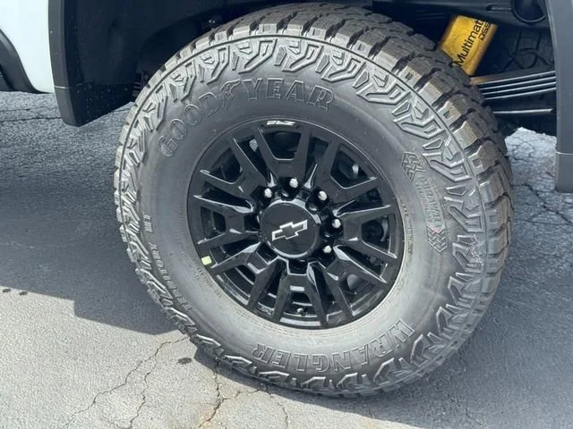 New 2026 Summit White Chevrolet ZR2 image 5