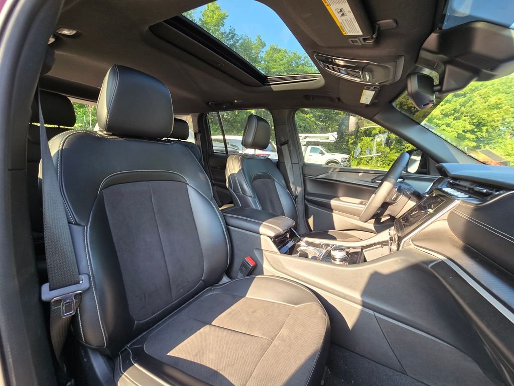 Used 2023 Red Jeep Altitude X image 16