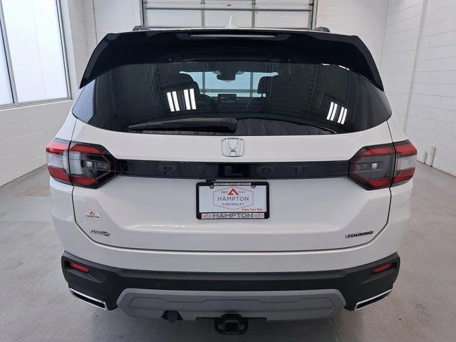 Used 2025  Honda Touring image 6