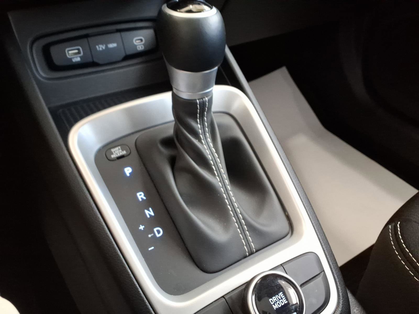 2025 Hyundai Venue SEL - Photo 25