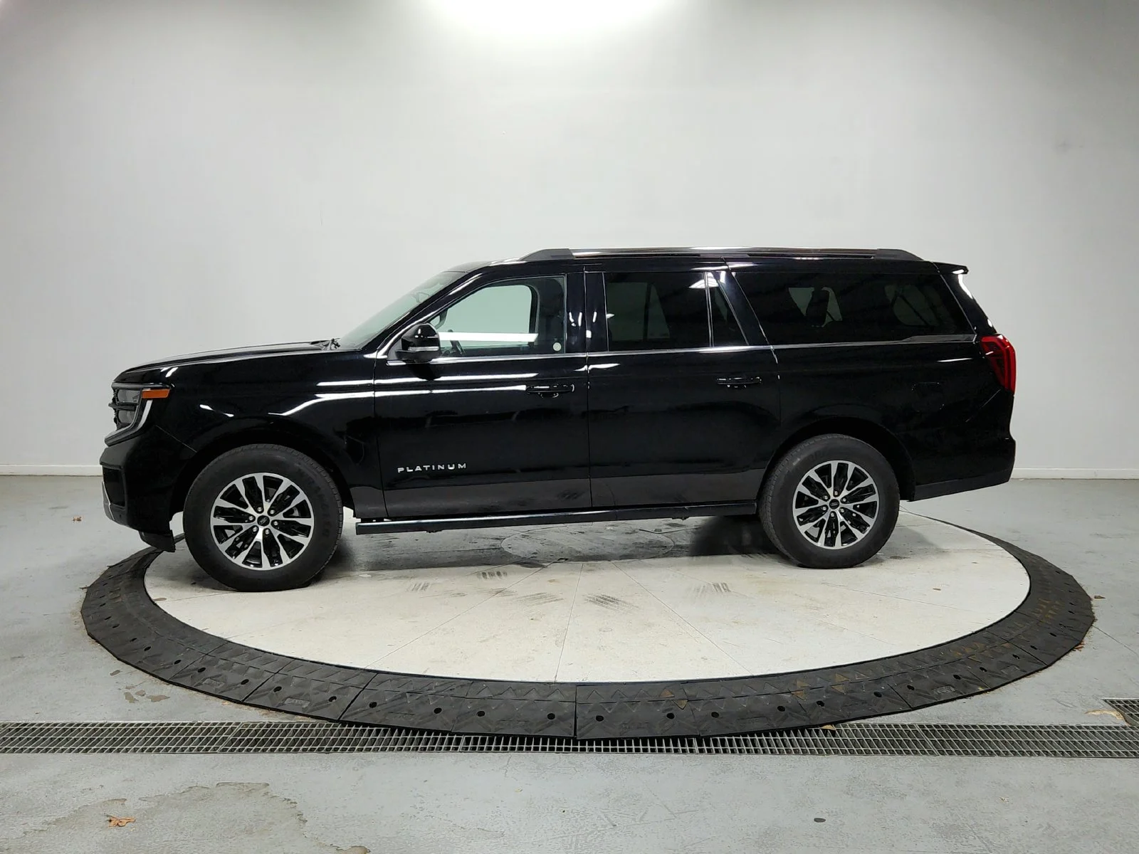 Used 2025 Black Ford Platinum image 5