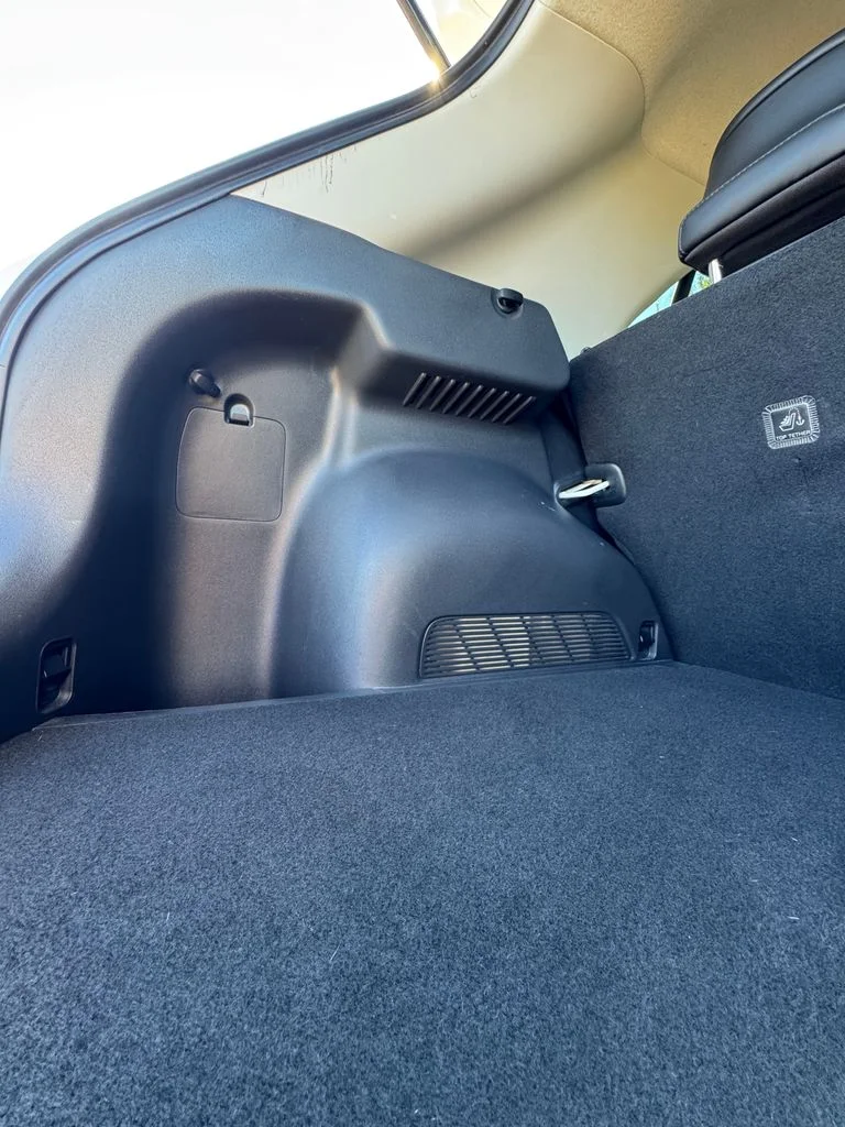 Used 2023 White Kia EX image 11