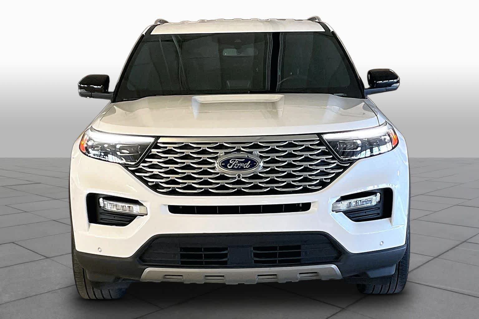 Used 2023 Star White Metallic Tri-Coat Ford Platinum image 3