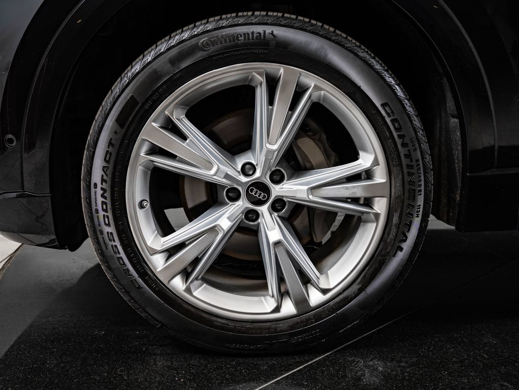 Used 2022 Mythos Black Metallic Audi 55 Premium Plus image 13