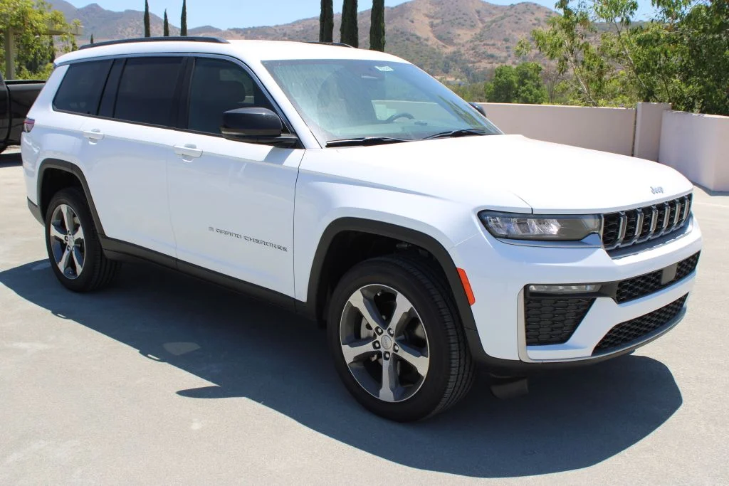 New 2026 Bright White Clearcoat Jeep Limited image 3
