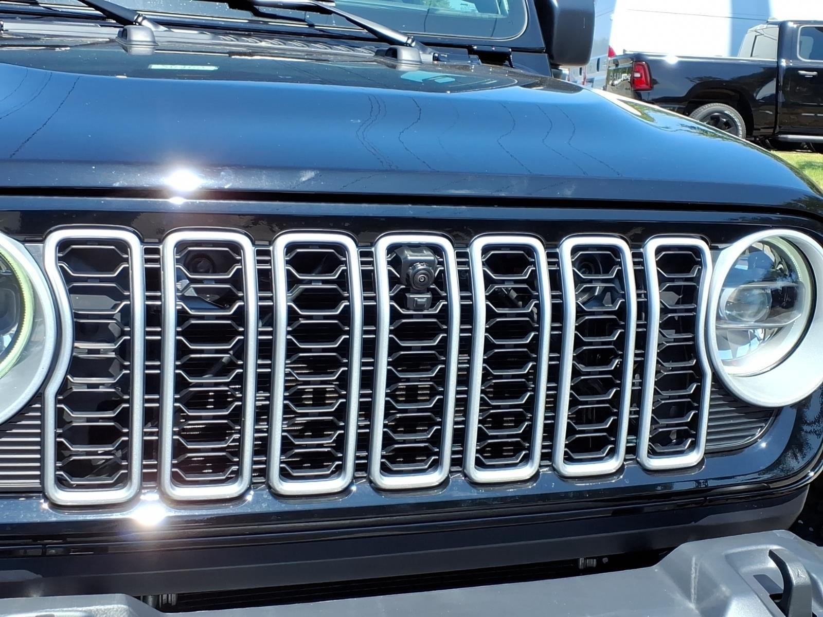New 2026 Black Clear-Coat Exterior Paint Jeep Sahara image 13
