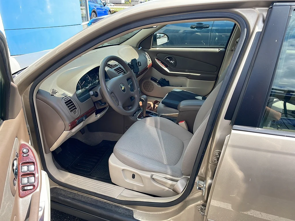 Used 2007 Golden Pewter Metallic Chevrolet LS image 4