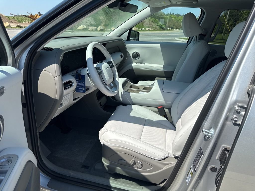 New 2026 Silver Hyundai SEL Premium image 4