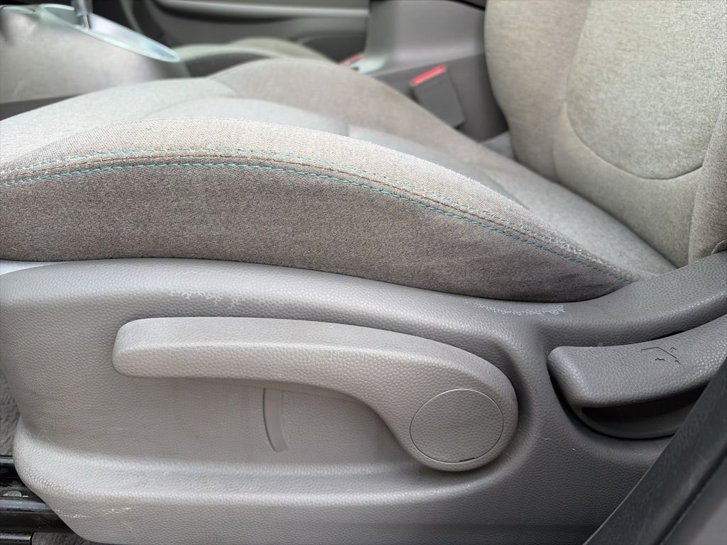 Used 2017 White Kia Base image 20