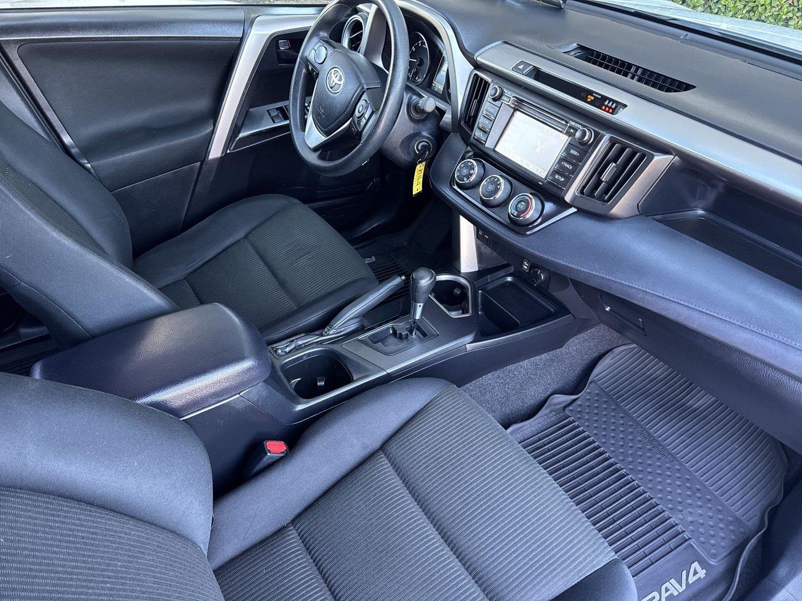 2017 Toyota RAV4 LE - Photo 34
