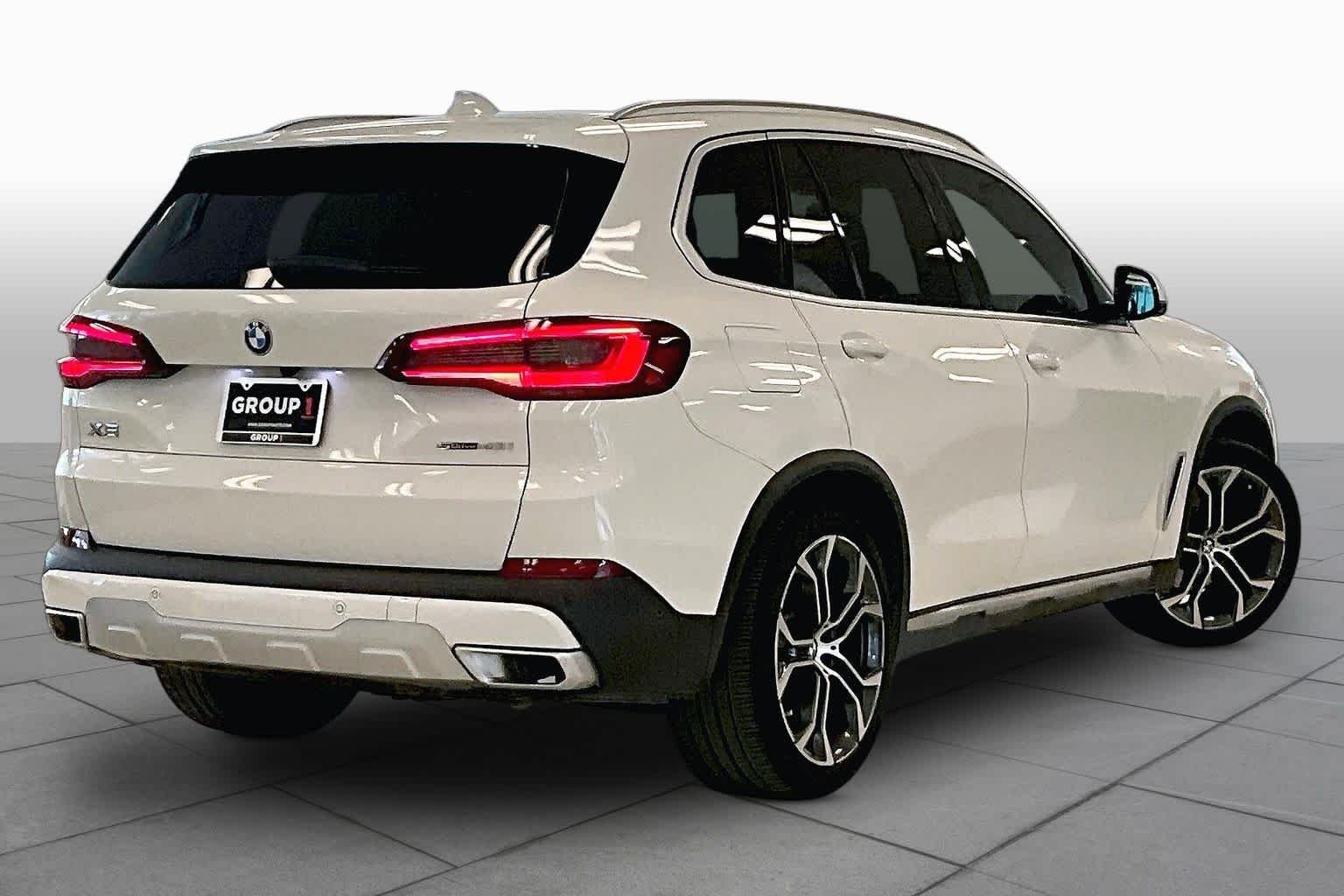 Used 2023 Alpine White BMW sDrive40i image 12