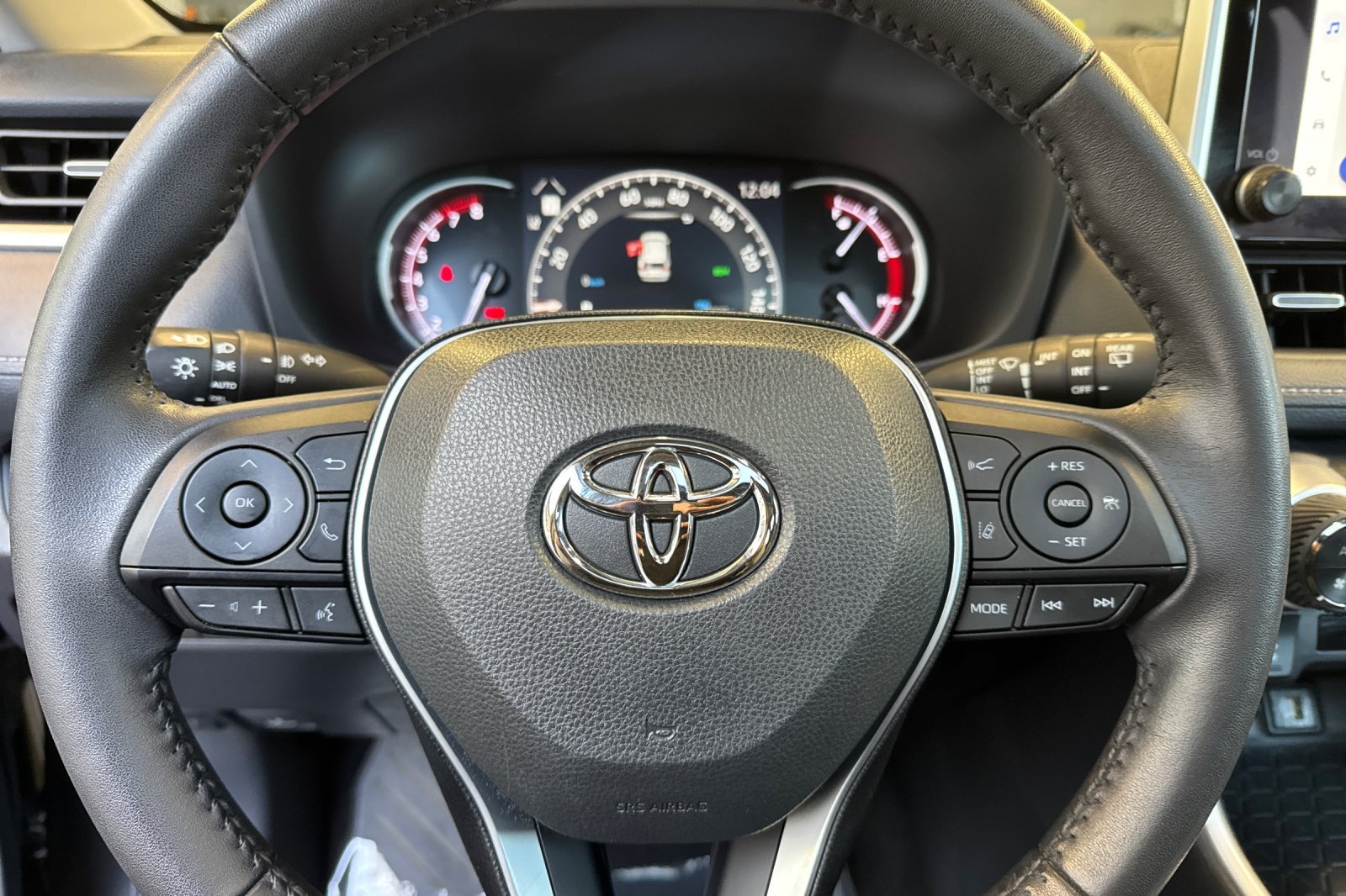 Used 2023 Gray Toyota XLE Premium image 29