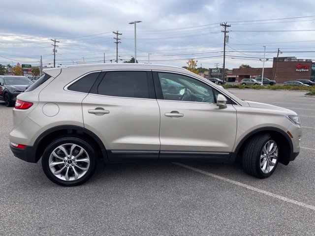 Used 2017 White Gold Metallic Lincoln Select image 8