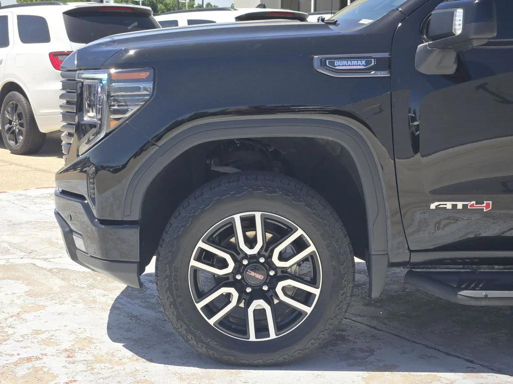 Used 2024 Onyx Black GMC AT4 image 9