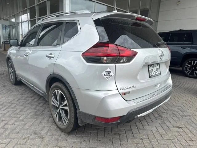 Used 2018 Silver Nissan SL image 4