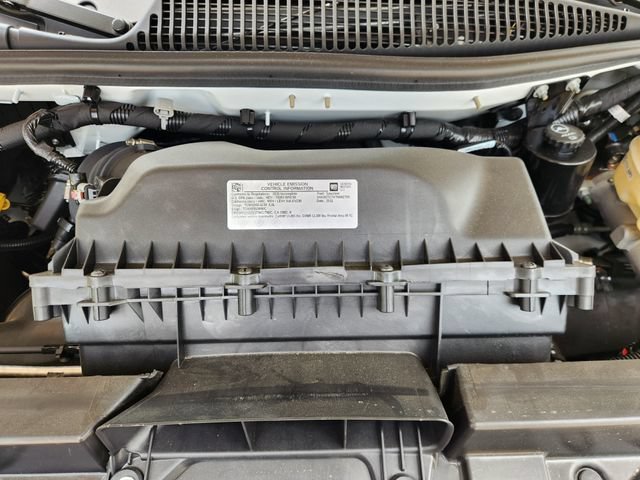 New 2026 Summit White Chevrolet 1WT image 30