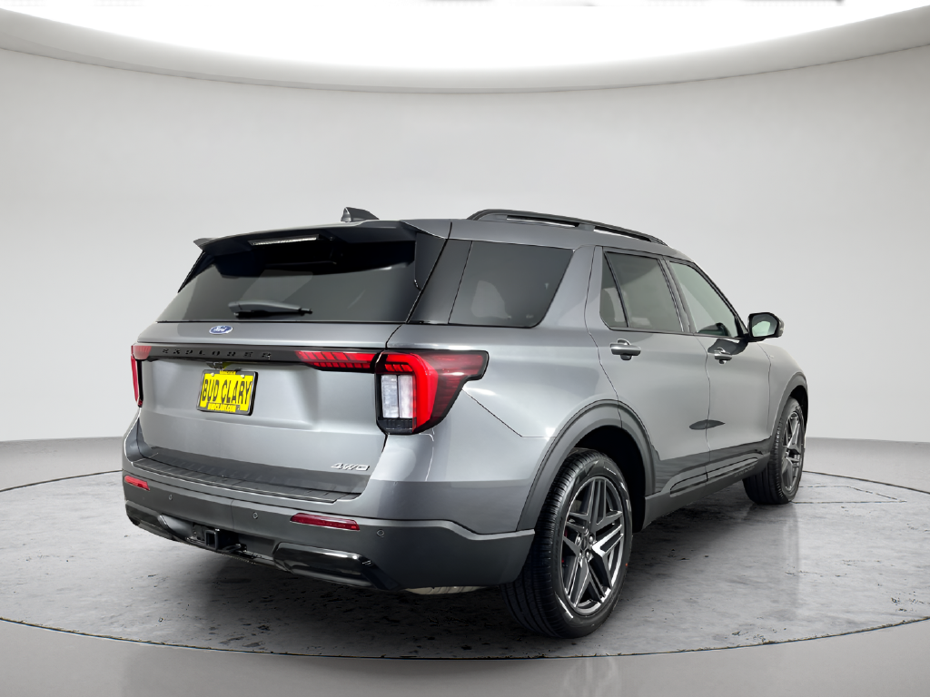 New 2026 Carbonized Gray Metallic Ford ST-Line image 5