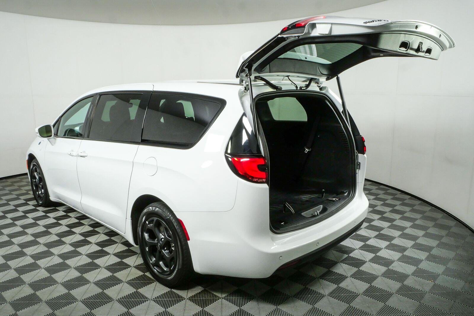 Used 2022 Bright White Clearcoat Chrysler Hybrid Touring L image 33