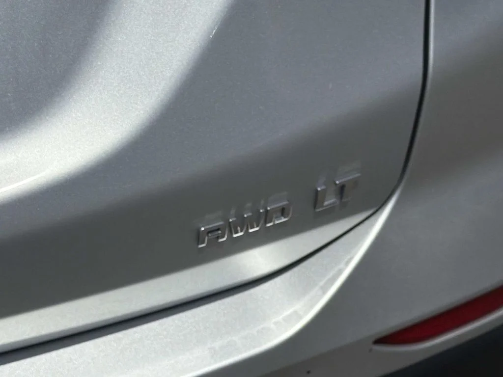 Used 2022 Silver Ice Metallic Chevrolet LT image 27