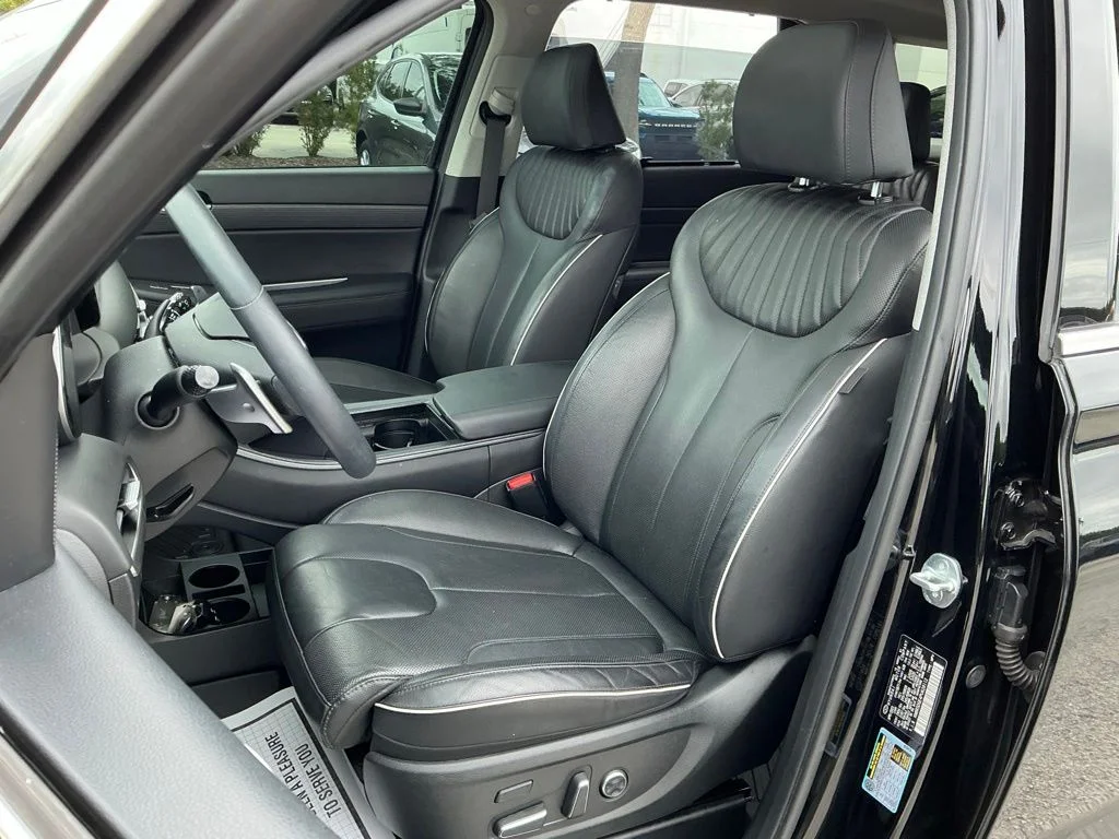 Used 2023 Black Hyundai Limited image 37