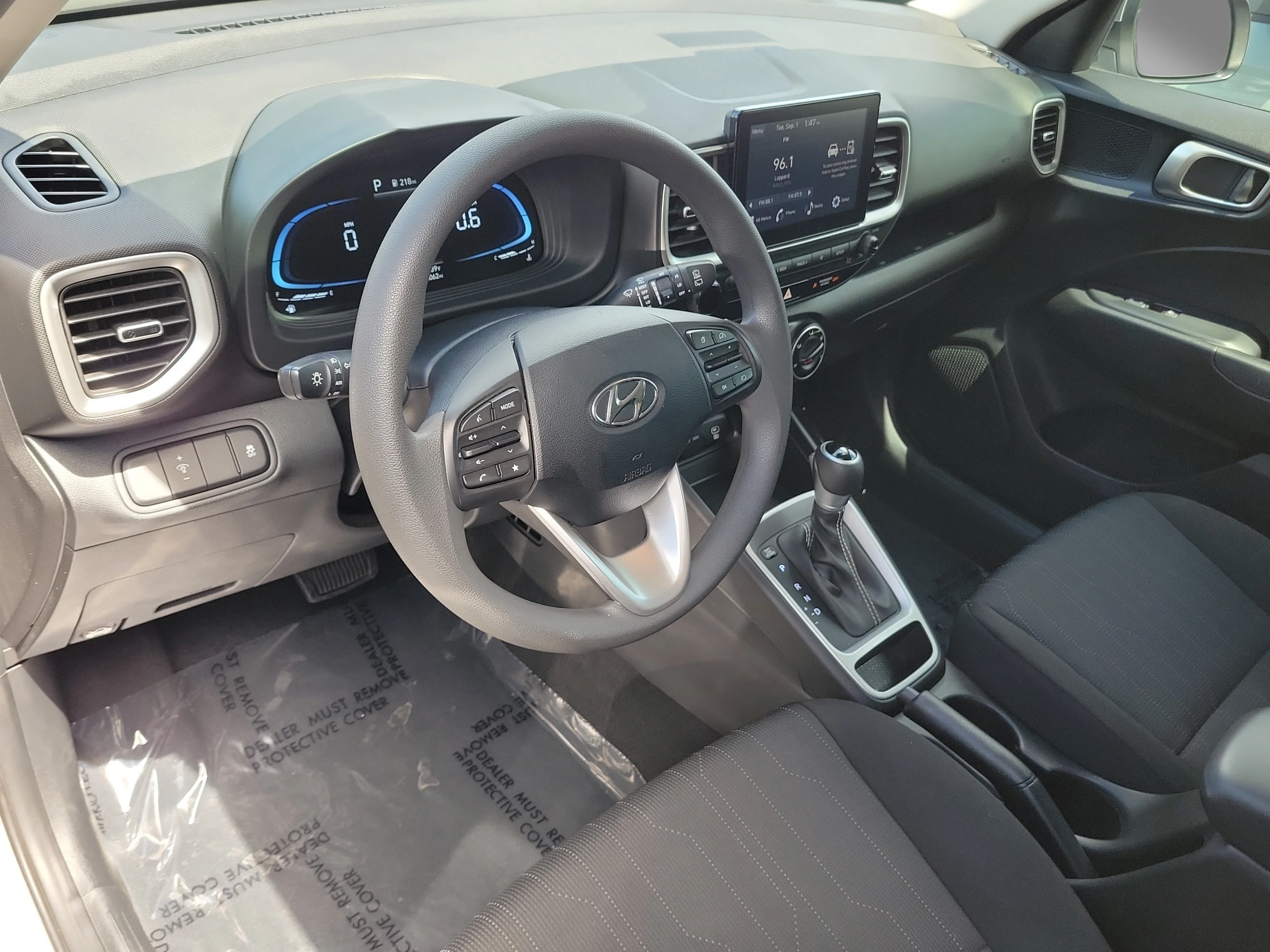 Used 2025 Shimmering Silver Hyundai SE image 17