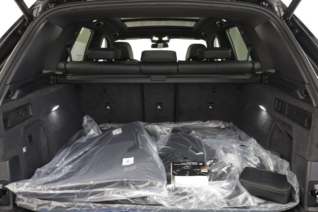 New 2026 Black Sapphire Metallic BMW xDrive50e image 19