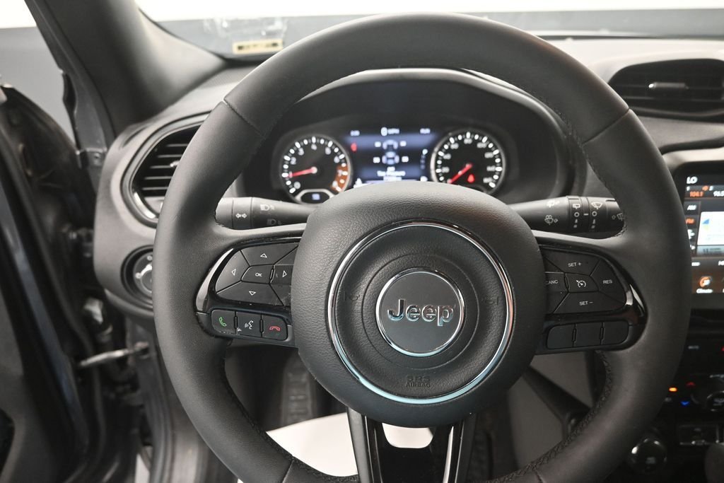 Used 2022 Gray Jeep Altitude image 3