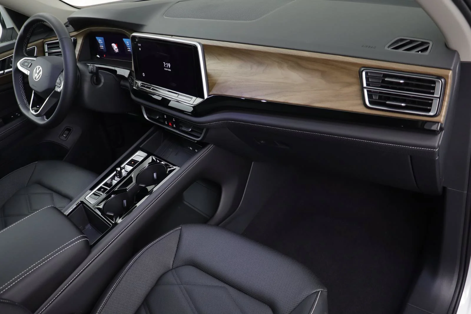 2026 Volkswagen Atlas SE w/Tech - Photo 20