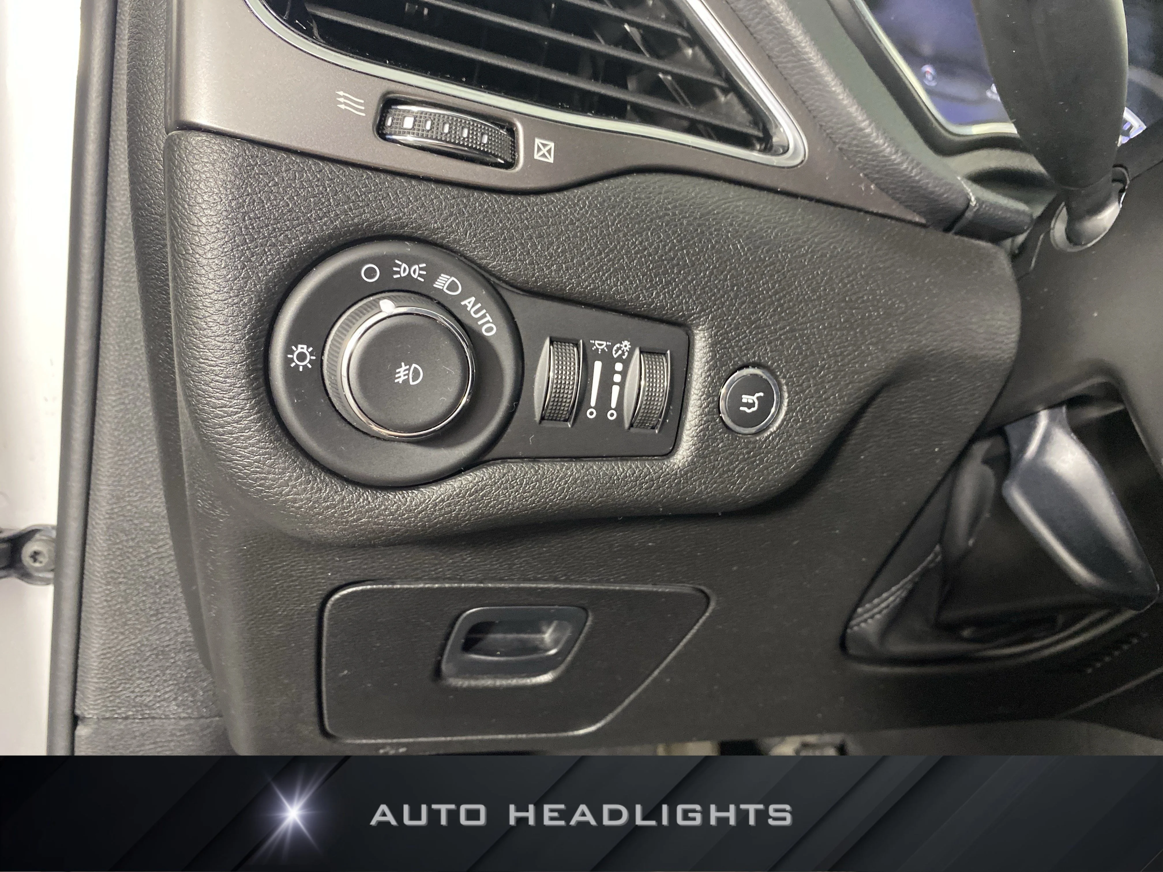 Used 2020 Bright White Clearcoat Jeep Limited image 24
