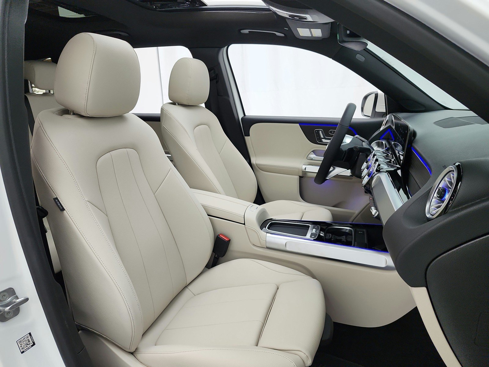 New 2026 Polar White Mercedes-Benz GLB 250 SUV image 15